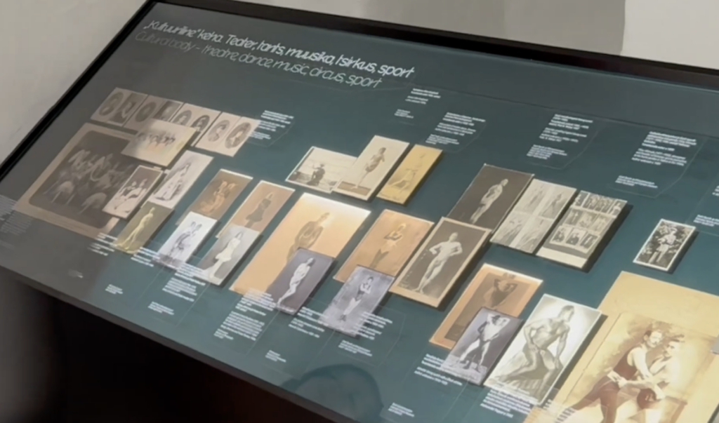 Interaktiivne puuteekraan Tallinna Fotomuuseumis – kultuuriline keha teemal