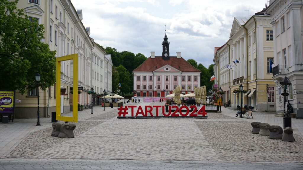Tartu Raekoja plats #TARTU2024 sildiga suvel