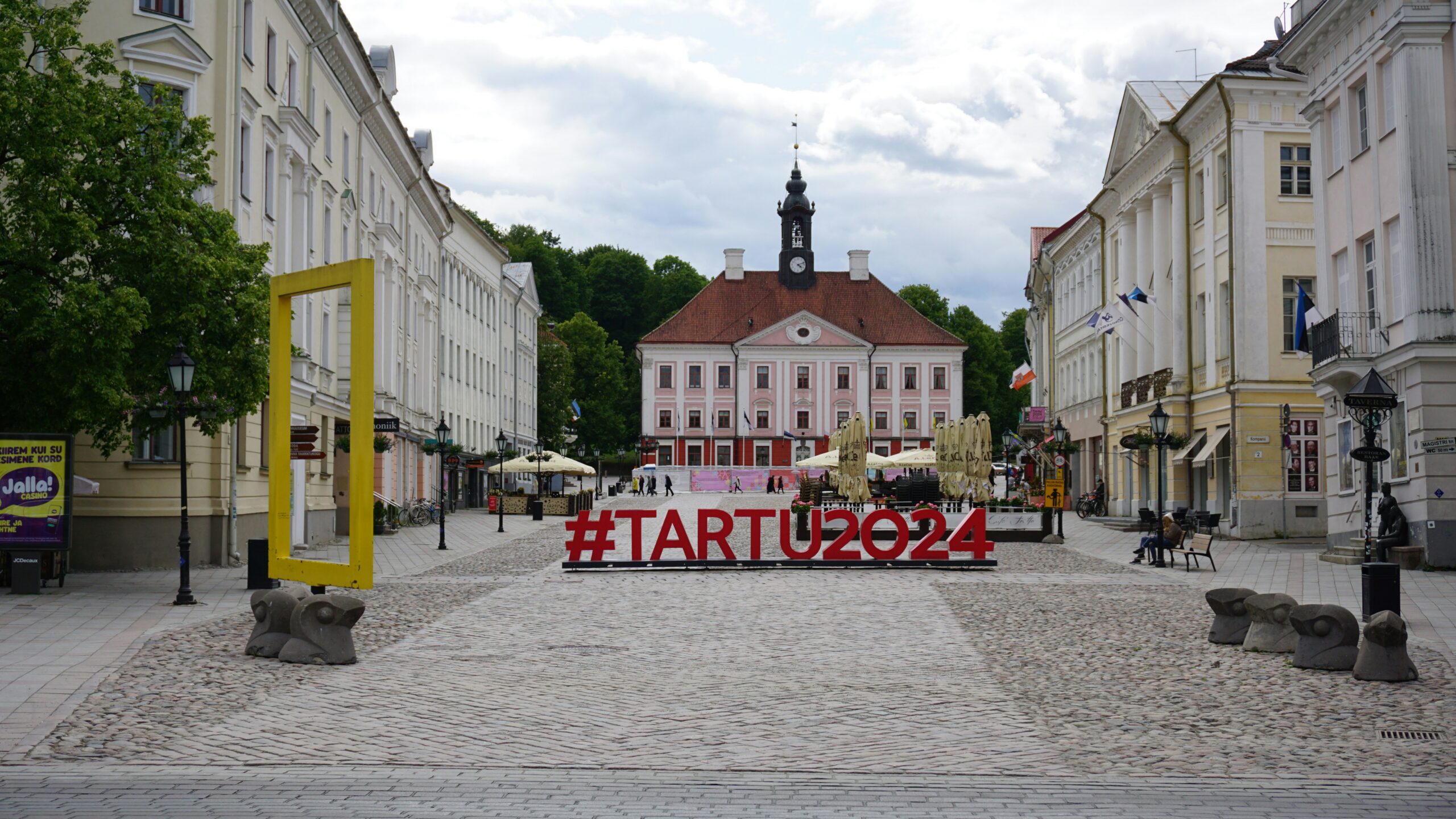 Tartu Raekoja plats #TARTU2024 sildiga suvel