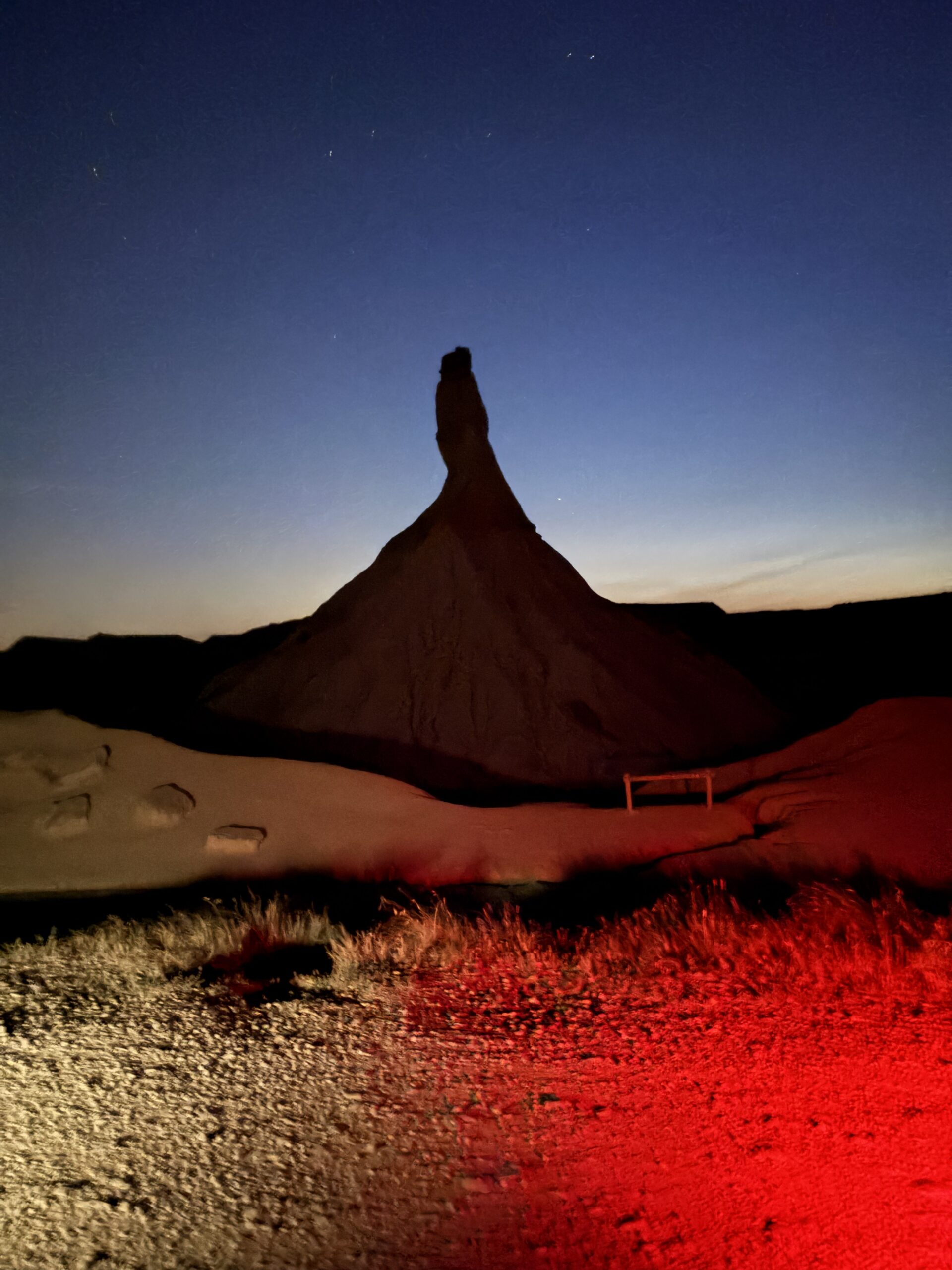 Castildetierra kaljusammas Bardenas Realeses punase taeva taustal