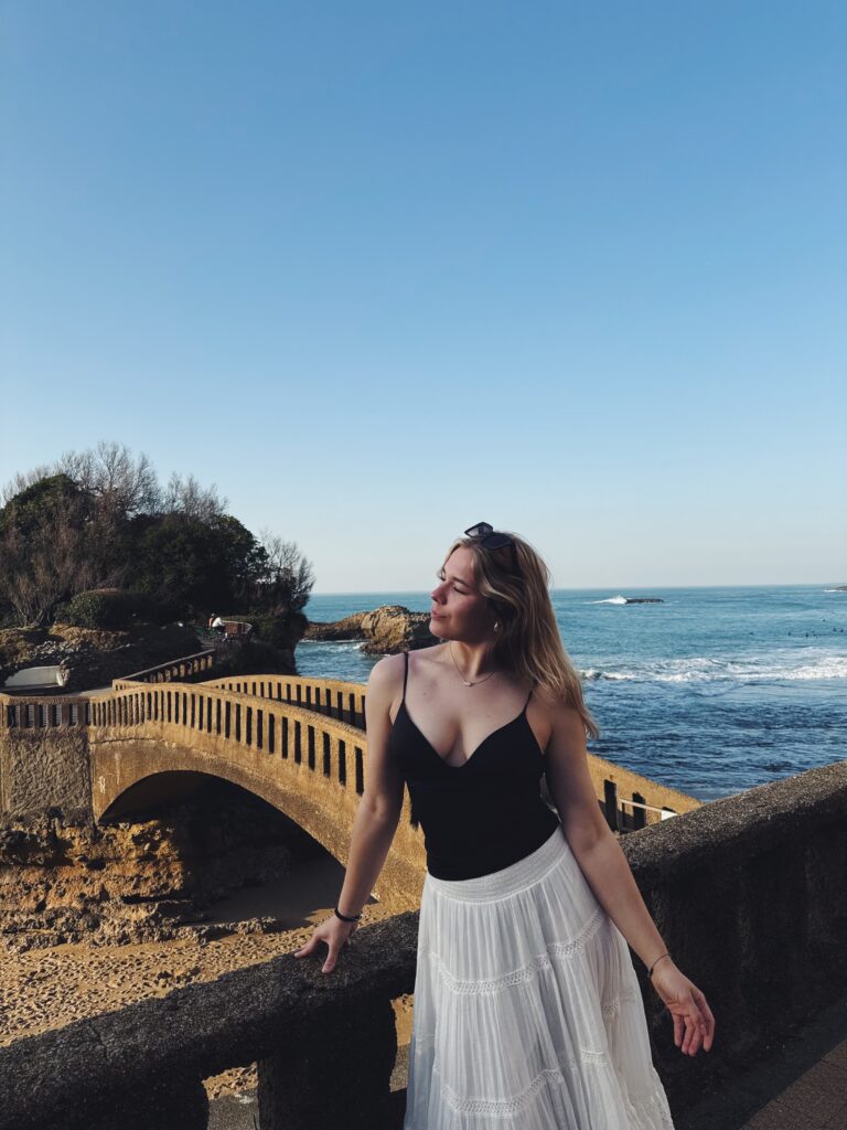 Biarritz Grande Plage rand ja neitsimaarja kuju kaljul