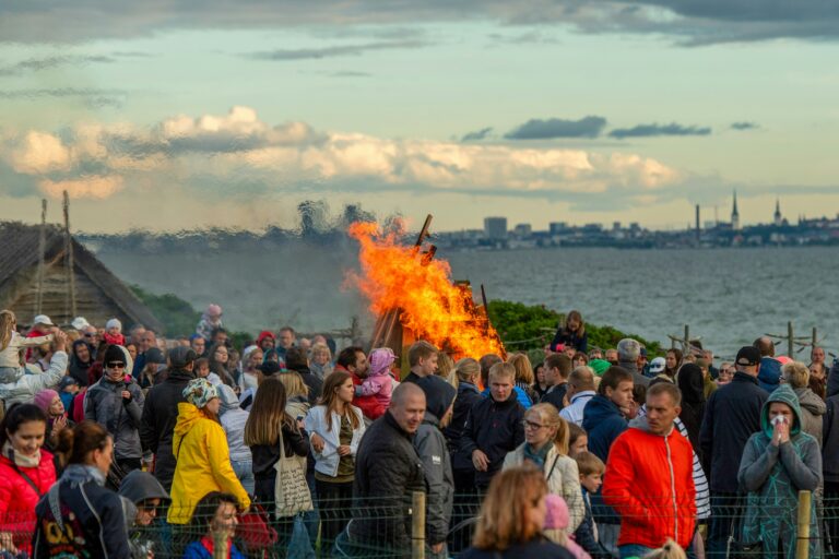Jaanipäeva lõke Eestis