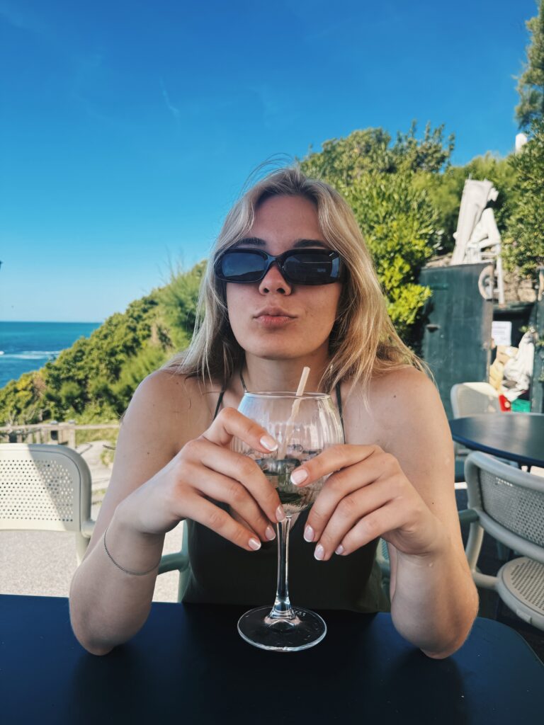 At H&eacute;t&eacute;roclito, a seafront bar and restaurant in Gu&eacute;thary, Basque Country