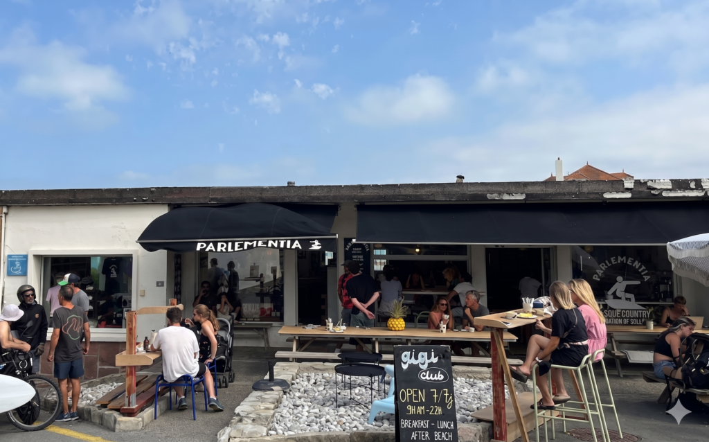 Parlementia caf&eacute; in Gu&eacute;thary, named after the famous Basque surf break