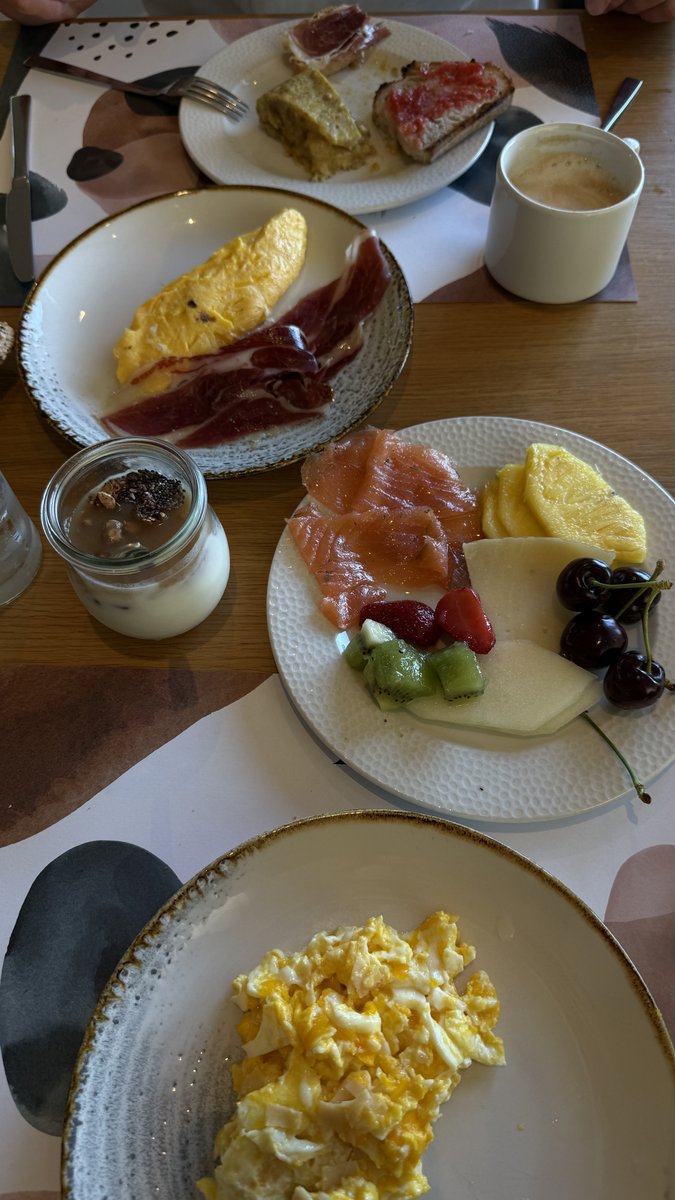 Breakfast plate at Arima Hotel with omelette, jamón, smoked salmon, fruit and cheese