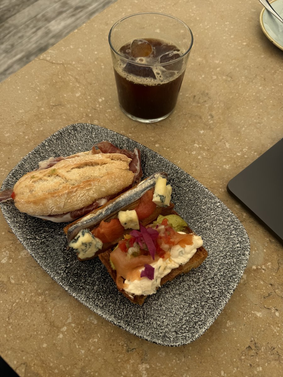 Tostas with anchovies, tomato and cheese with an iced coffee at Tilia café, Arima Hotel San Sebastián