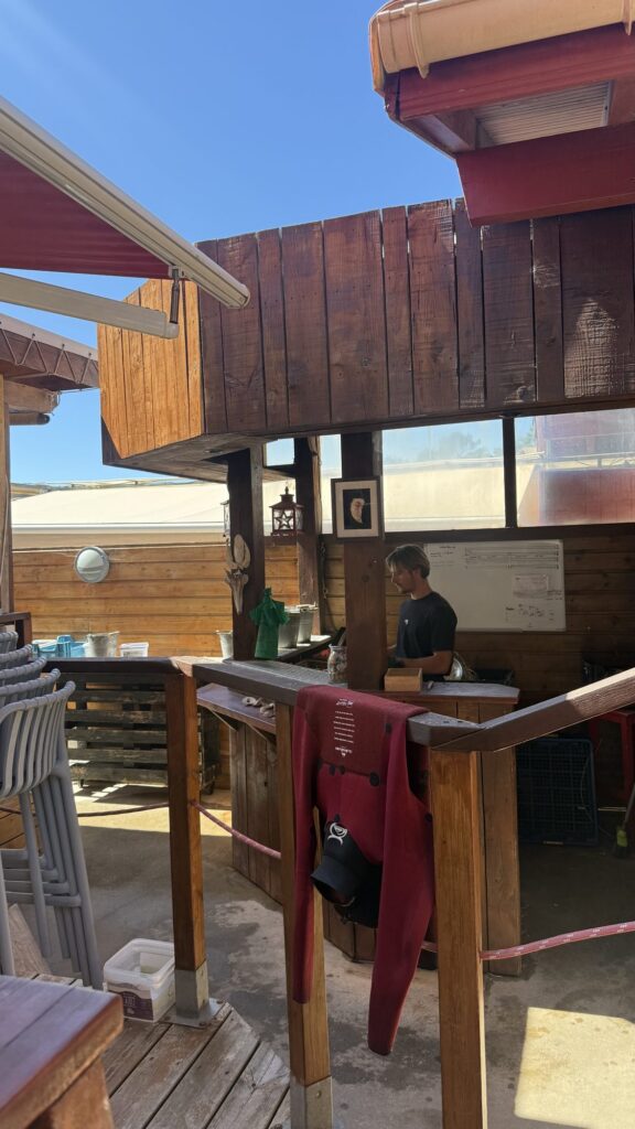 Surfikooli lett Hossegoris, kalipso kuivamas